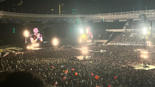 Coldplay menggelar konser di Stadion Utama Gelora Bung Karno (GBK) Jakarta pada Rabu (15/11/2023) [Suara.com/Rena Pangesti]