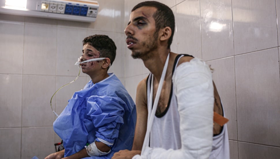 Warga Palestina yang terluka dan dievakuasi dari rumah sakit Indonesia mendapat perawatan di Rumah Sakit Al-Nasser di Khan Yunis, Palestina Selatan, Senin (21/11/2023). [Suara.com/Alfian Winanto]